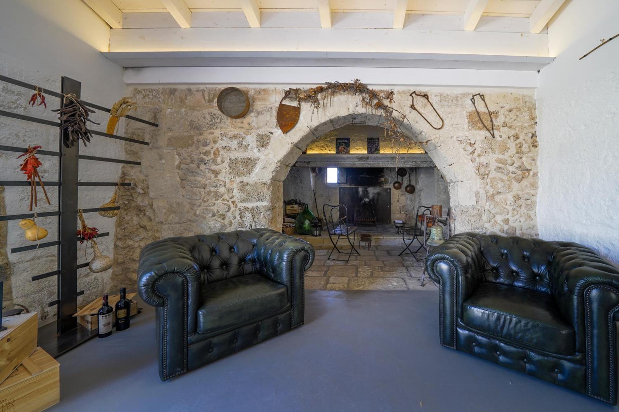 Emera Wine Resort By Raro Villas Lizzano  Bagian luar foto